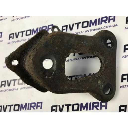 Кронштейн задней балки левый Opel Corsa D 2006-2014 55701514